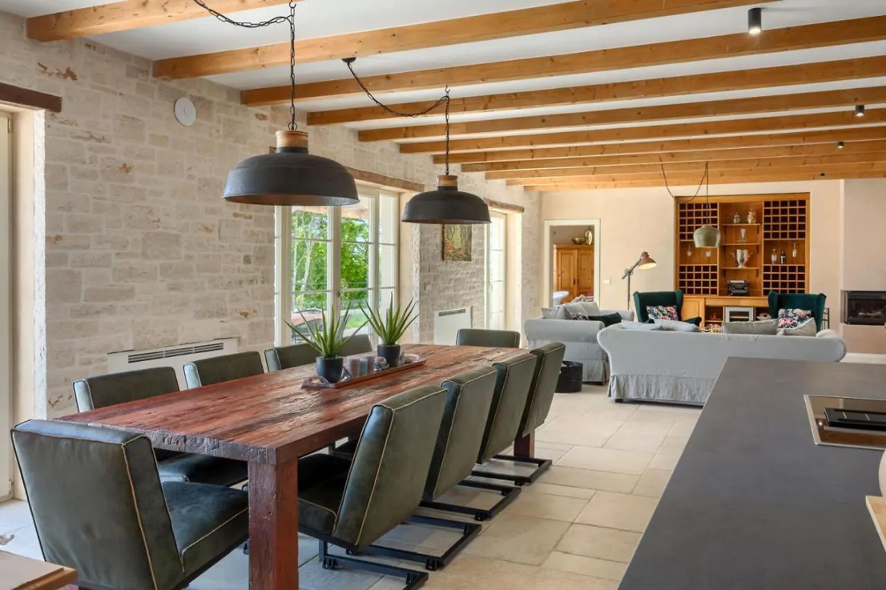 Family Villa Rapavel With Pool In Visnjan