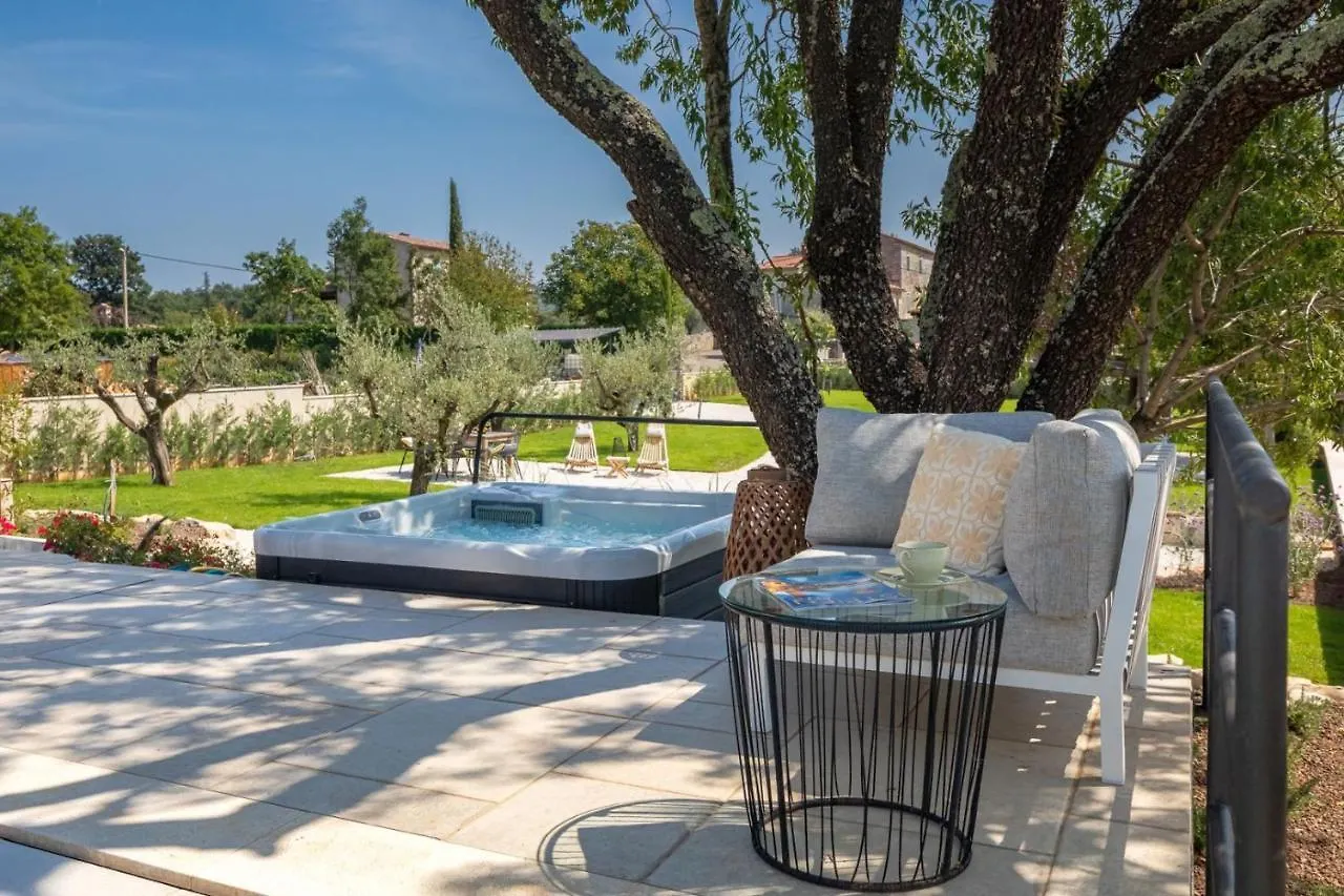 Family Villa Rapavel With Pool In Visnjan