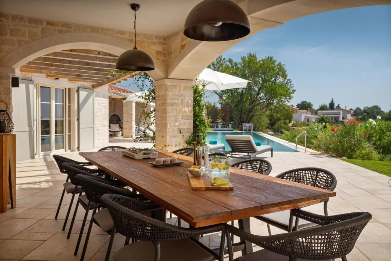 Family Villa Rapavel With Pool In Visnjan